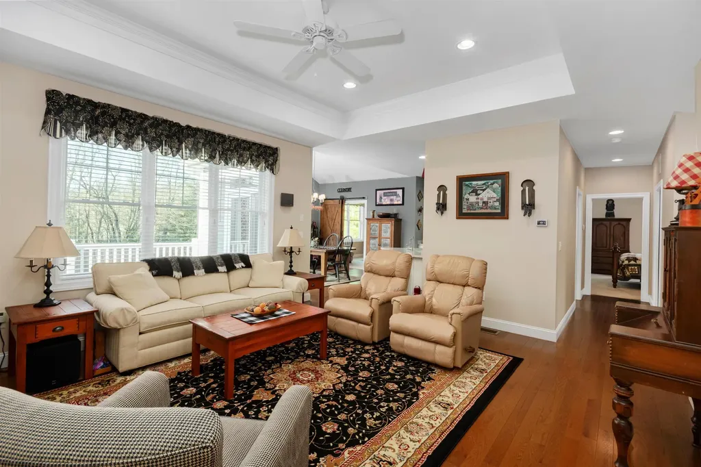 17 Legacy Drive Nashua NH 03062