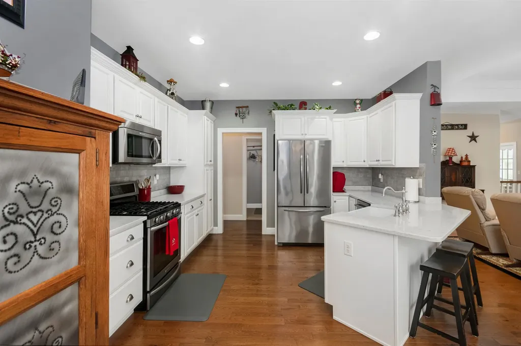 17 Legacy Drive Nashua NH 03062