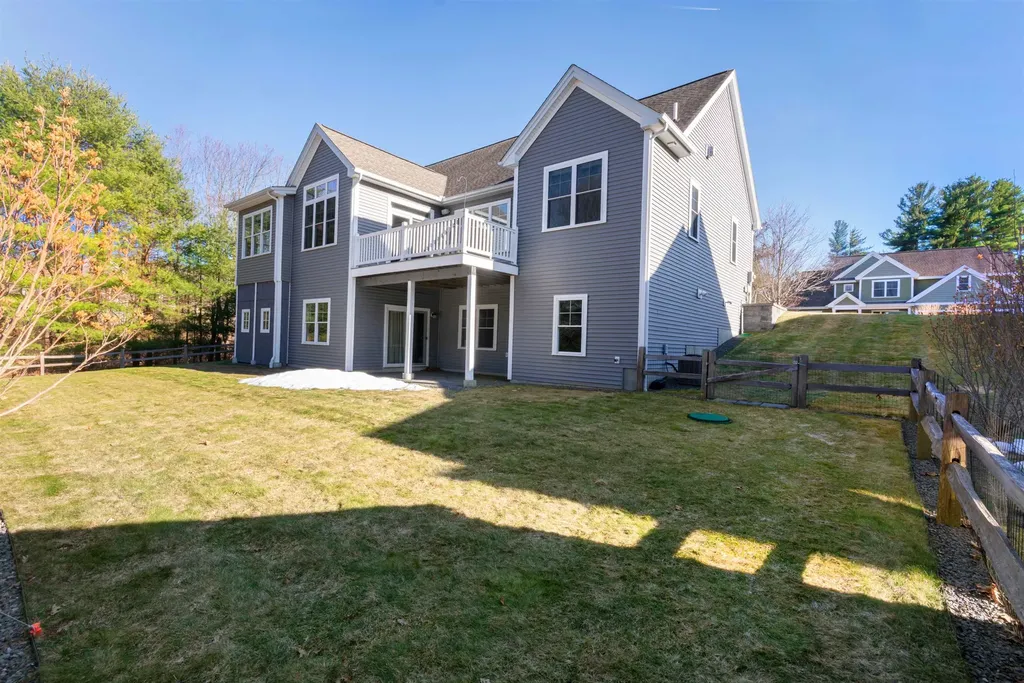 17 Legacy Drive Nashua NH 03062