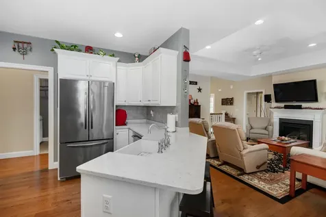 17 Legacy Drive Nashua NH 03062