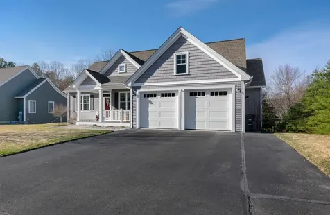 17 Legacy Drive Nashua NH 03062