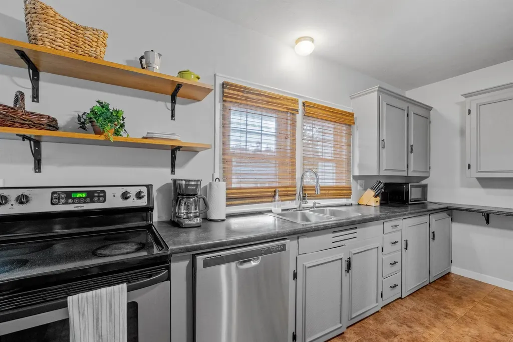 989 Union Street Manchester NH 03104