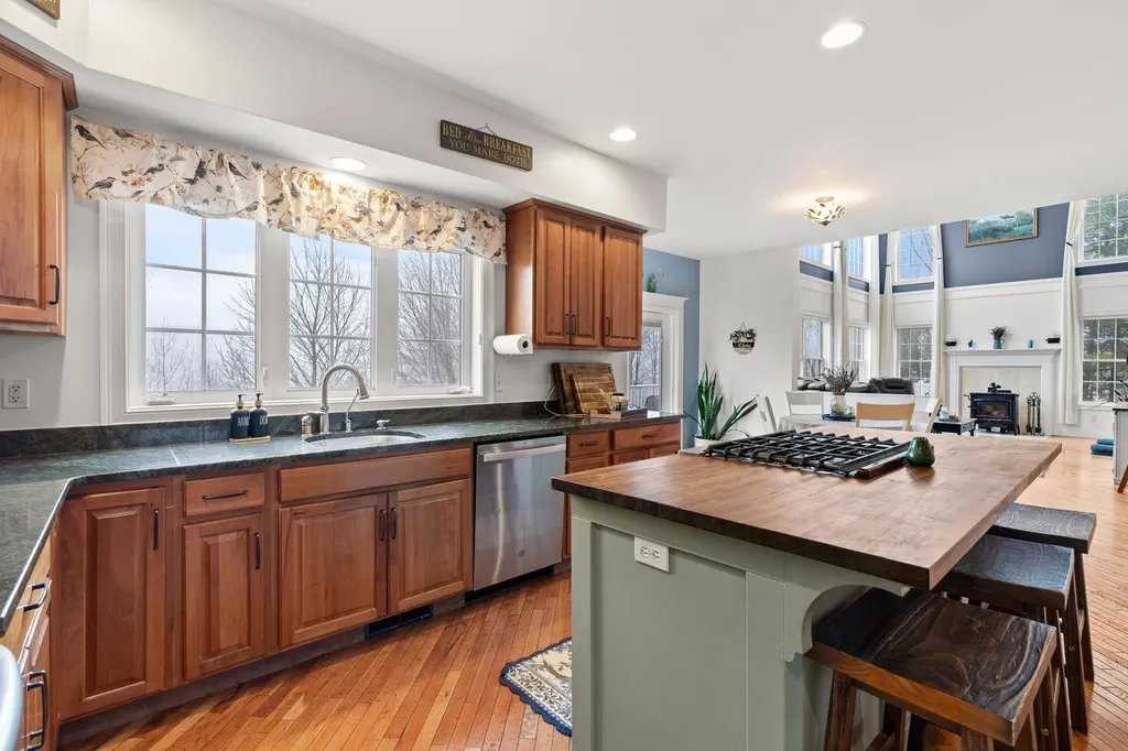 115 Roosevelt Road Weare NH 03281