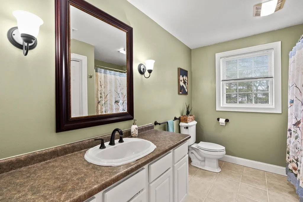 115 Roosevelt Road Weare NH 03281