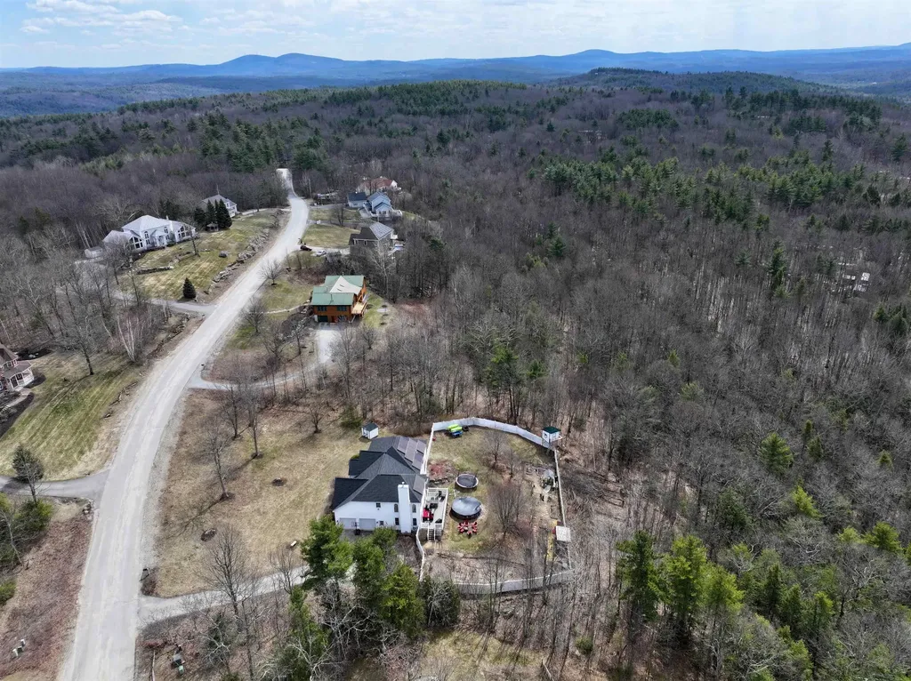 115 Roosevelt Road Weare NH 03281