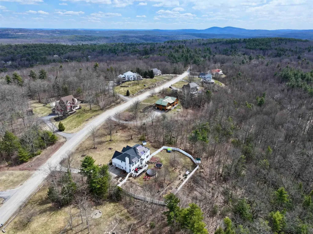 115 Roosevelt Road Weare NH 03281