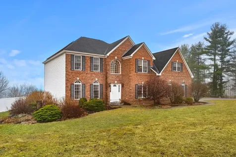 115 Roosevelt Road Weare NH 03281