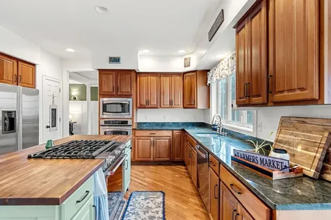 115 Roosevelt Road Weare NH 03281