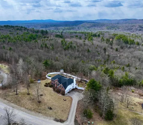 115 Roosevelt Road Weare NH 03281