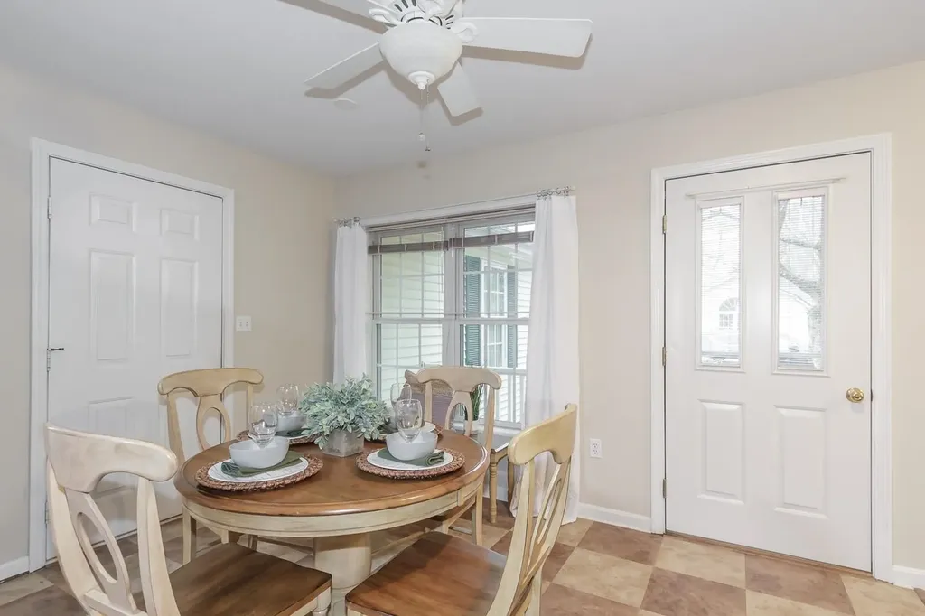 6 Lincoln Drive Londonderry NH 03053