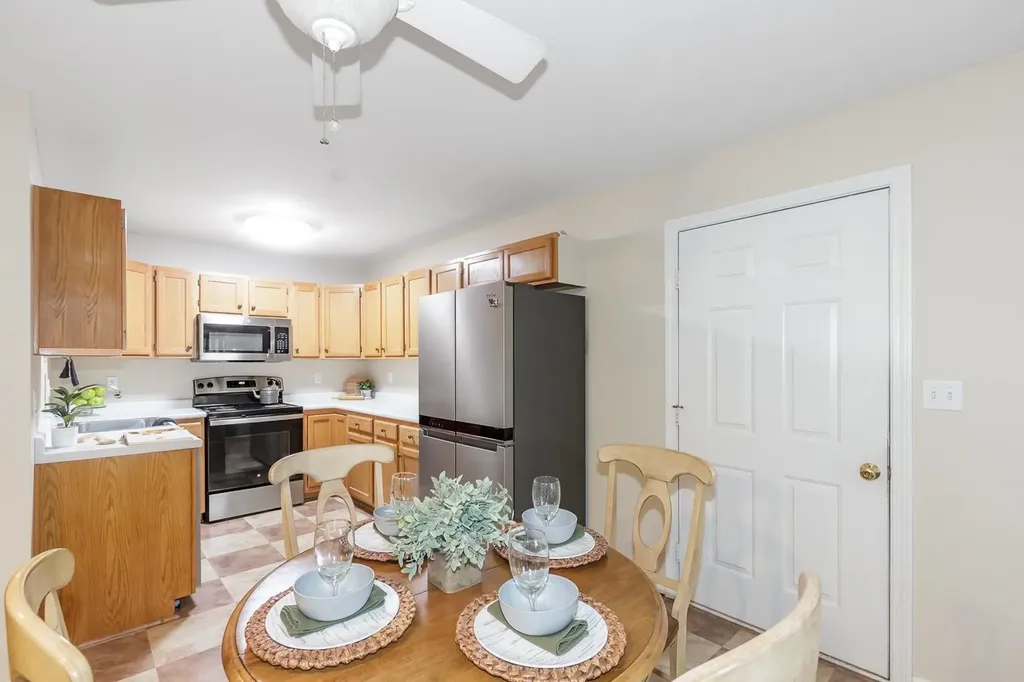 6 Lincoln Drive Londonderry NH 03053