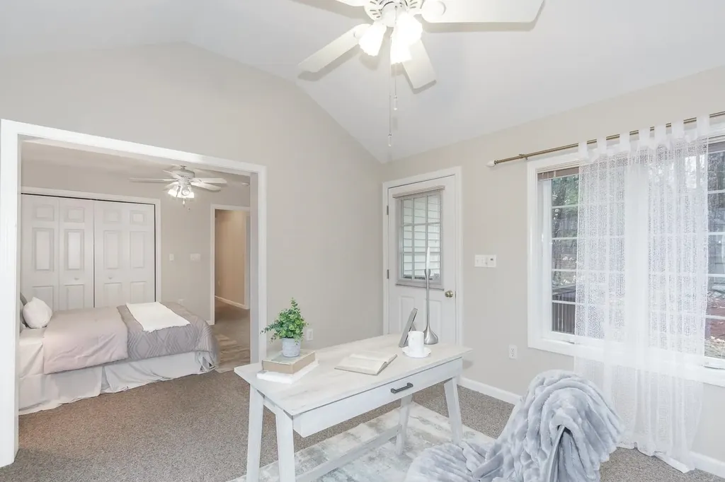 6 Lincoln Drive Londonderry NH 03053