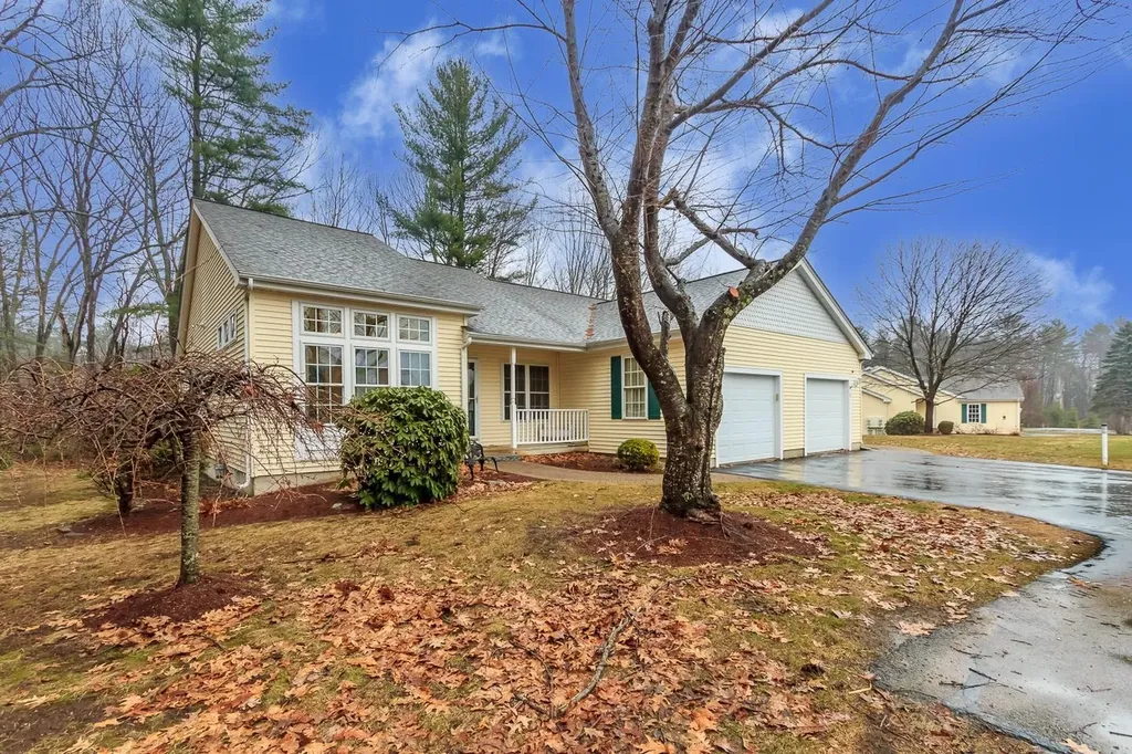 6 Lincoln Drive Londonderry NH 03053