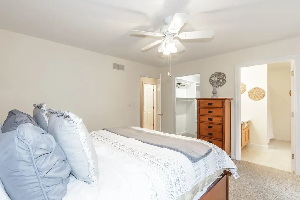 6 Lincoln Drive Londonderry NH 03053