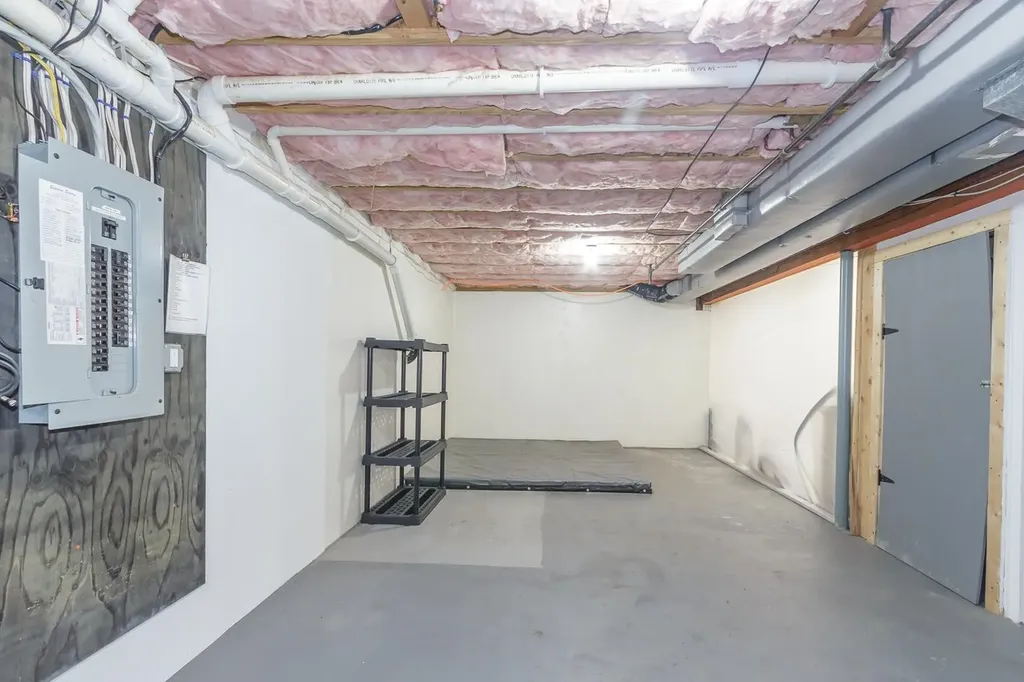 6 Lincoln Drive Londonderry NH 03053