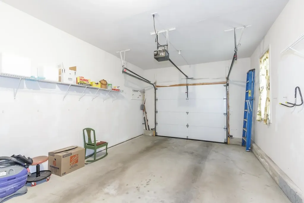 6 Lincoln Drive Londonderry NH 03053