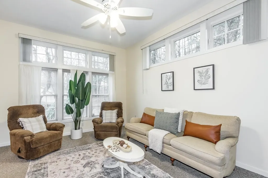 6 Lincoln Drive Londonderry NH 03053