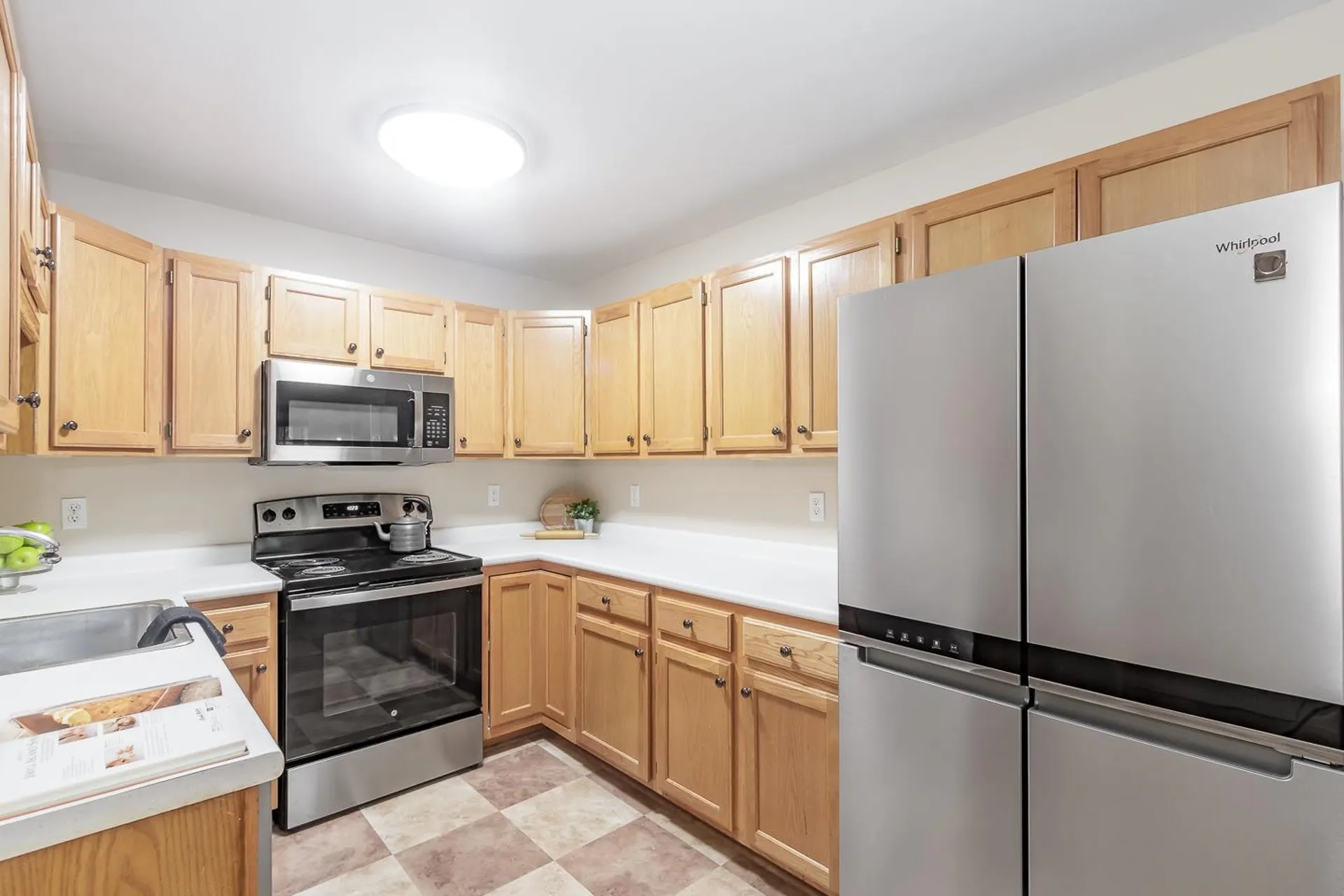 6 Lincoln Drive Londonderry NH 03053