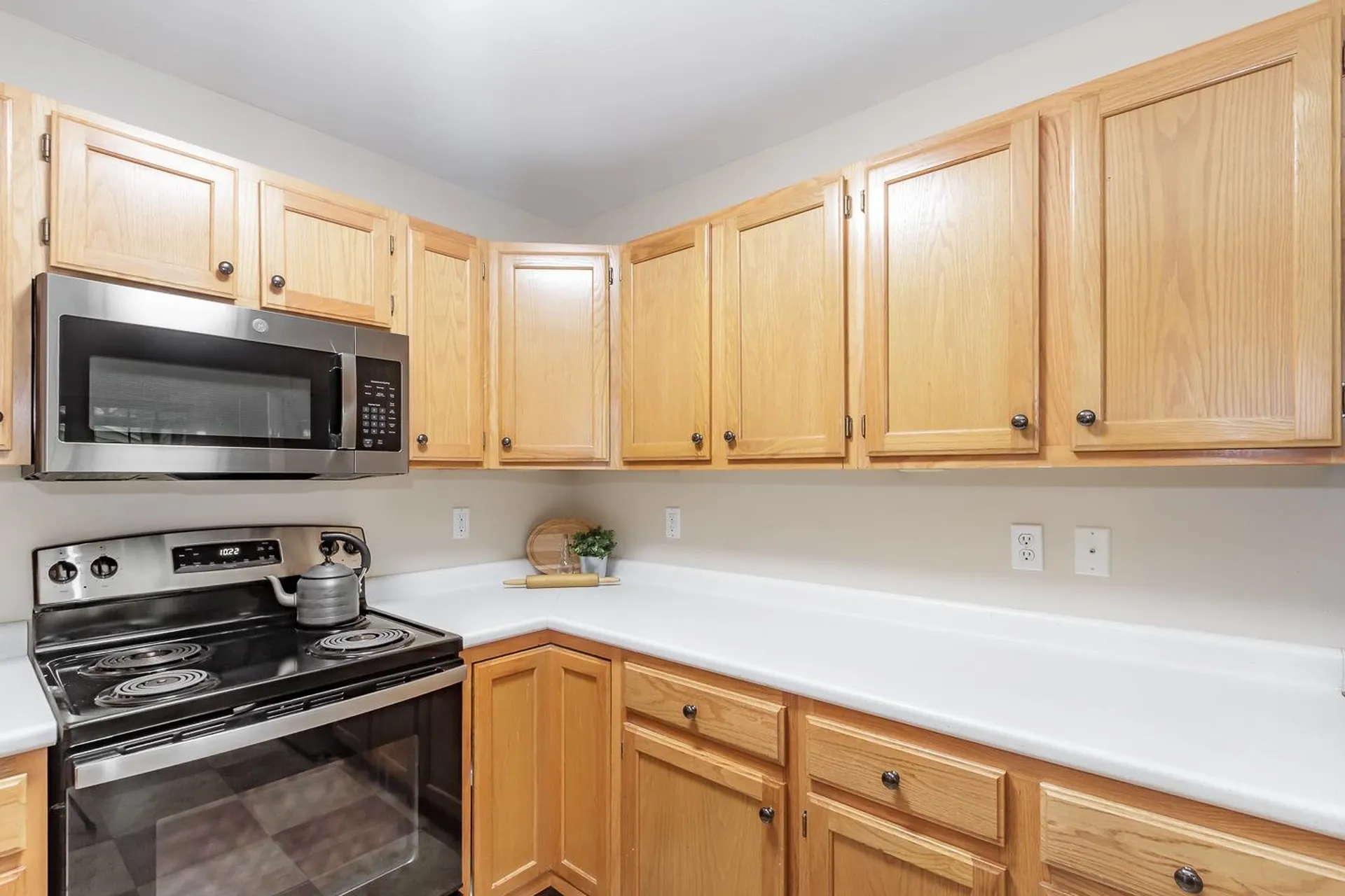 6 Lincoln Drive Londonderry NH 03053