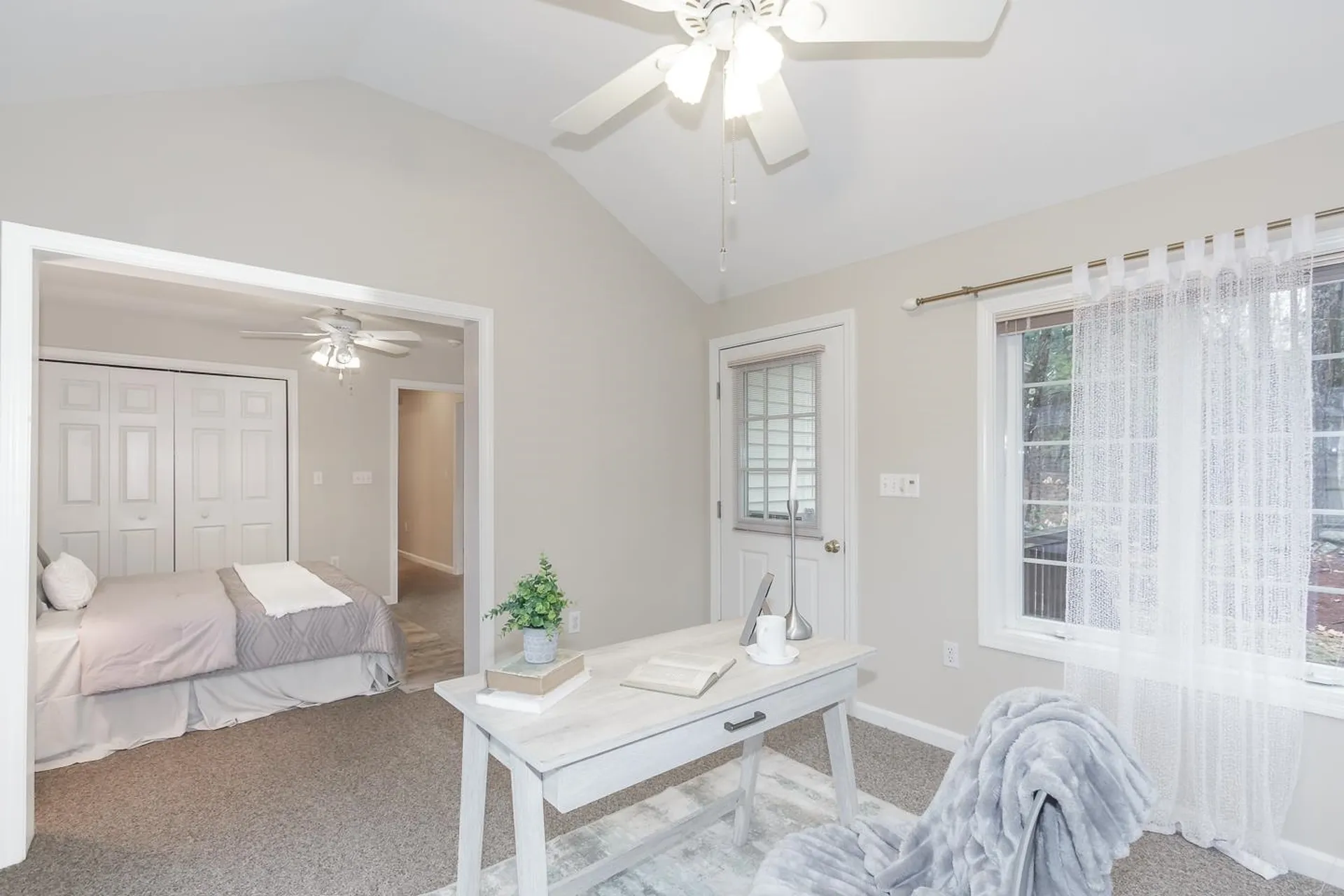 6 Lincoln Drive Londonderry NH 03053