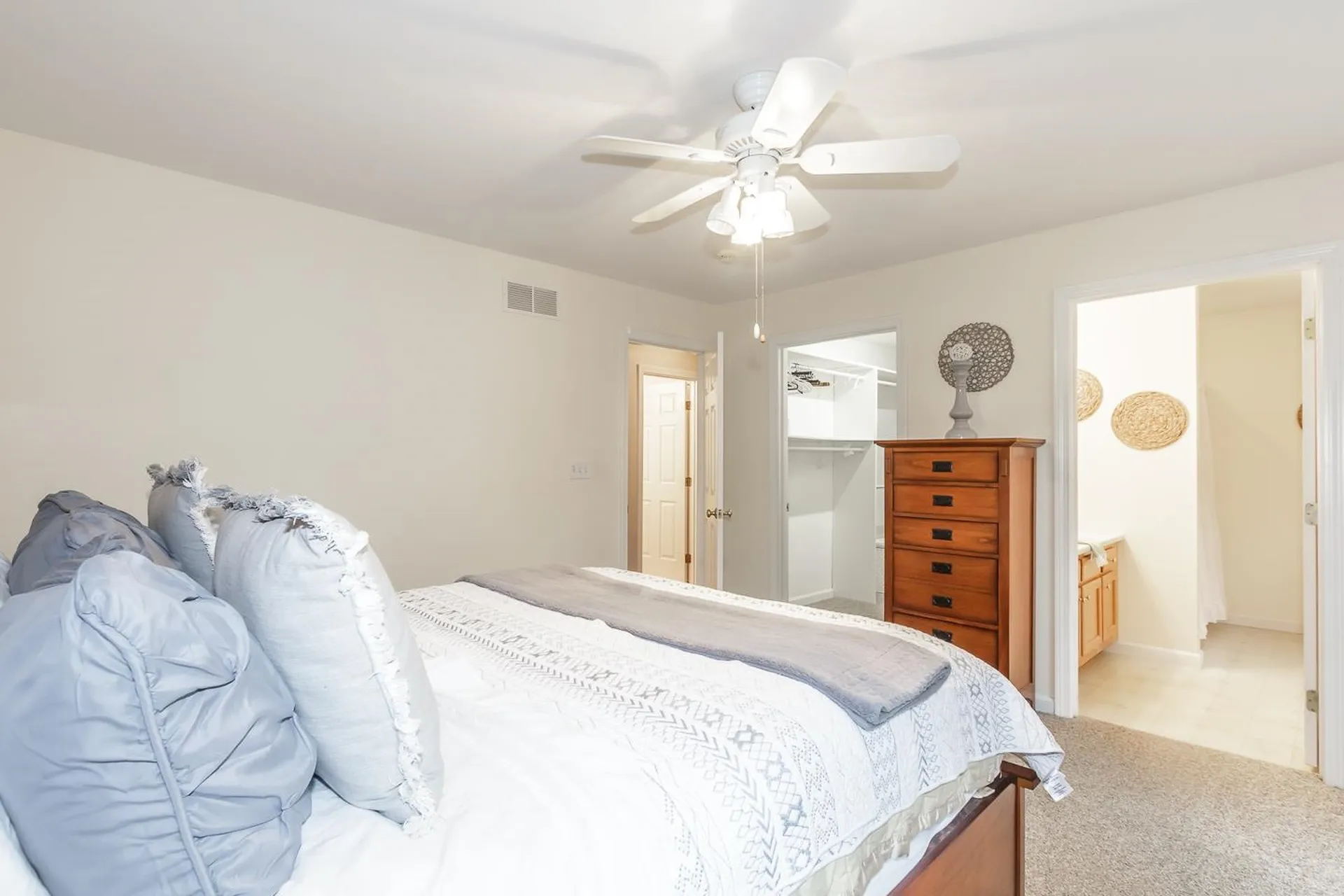 6 Lincoln Drive Londonderry NH 03053