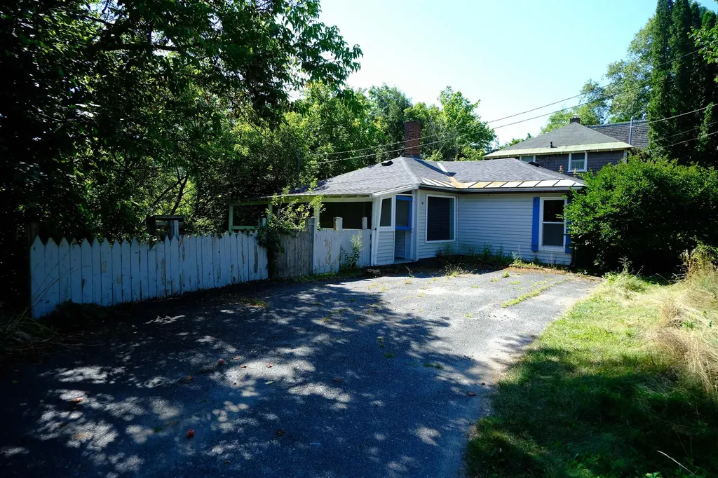 166 Hooker Hill Road St. Johnsbury VT 05819