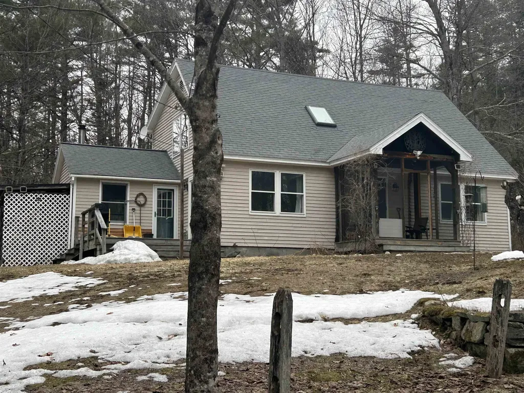 57 Oak Lane Jamaica VT 05343