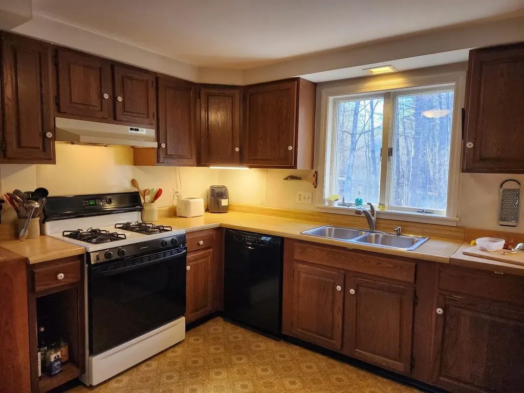 57 Oak Lane Jamaica VT 05343