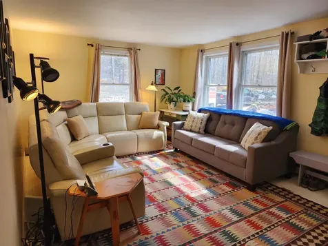 57 Oak Lane Jamaica VT 05343