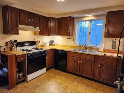 57 Oak Lane Jamaica VT 05343