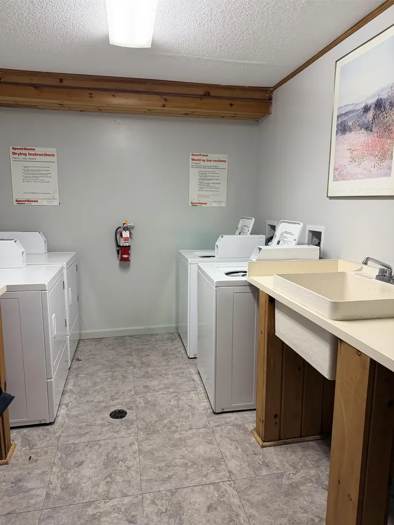 10 Lakeside W Drive Woodstock NH 03262