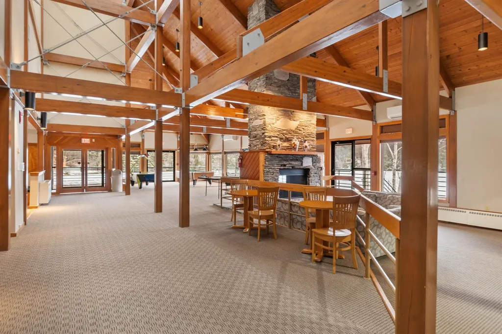 10 Lakeside W Drive Woodstock NH 03262