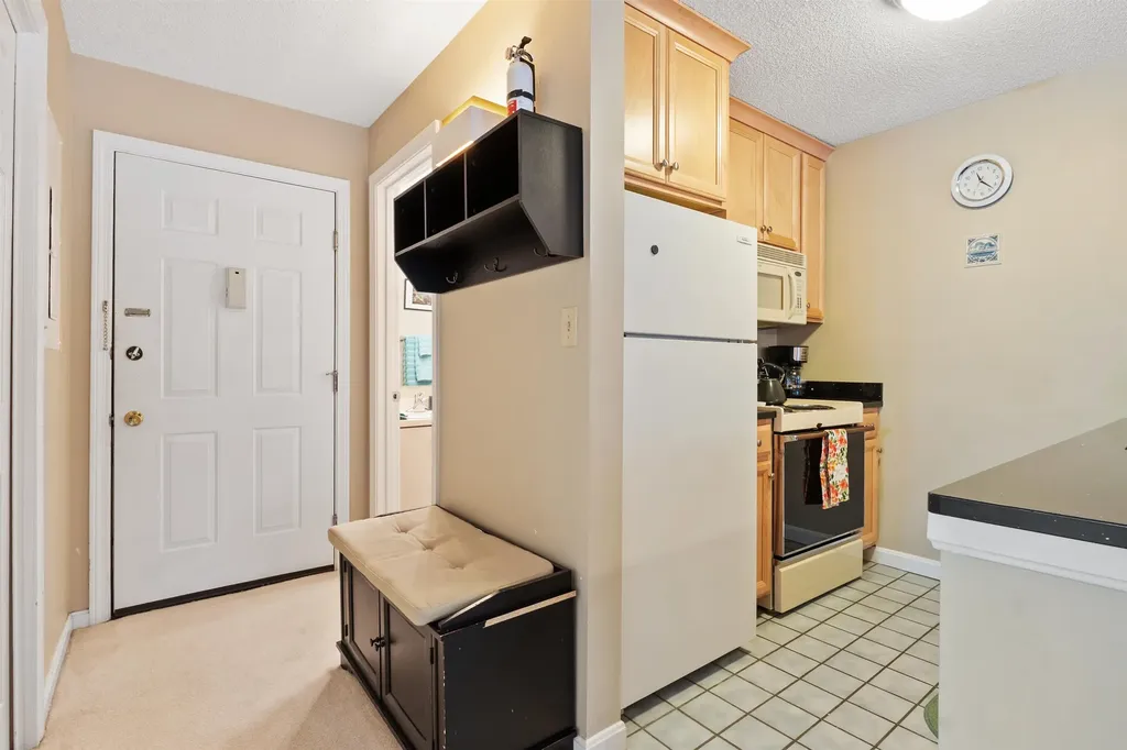 10 Lakeside W Drive Woodstock NH 03262