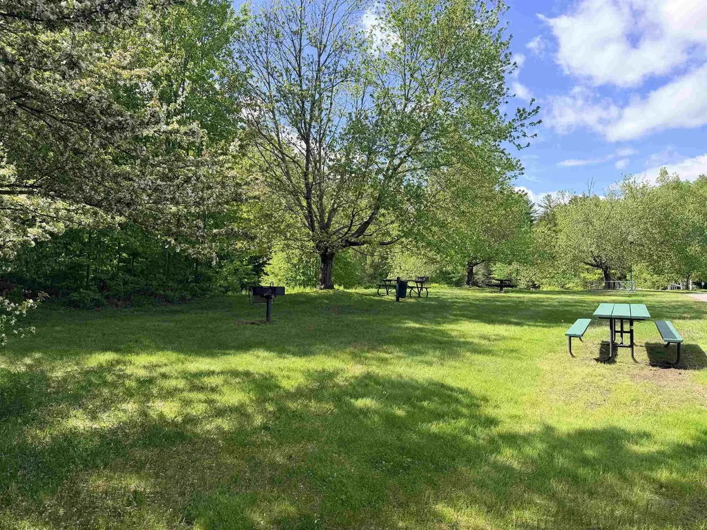 10 Lakeside W Drive Woodstock NH 03262