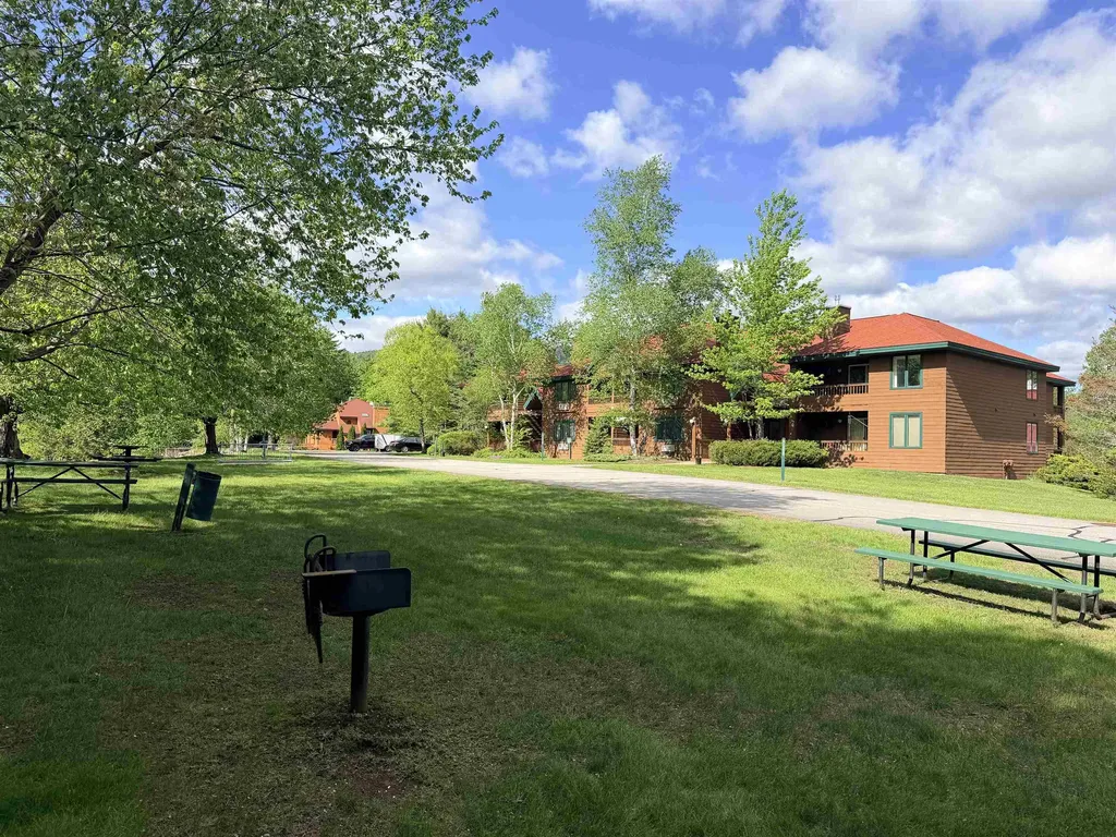 10 Lakeside W Drive Woodstock NH 03262