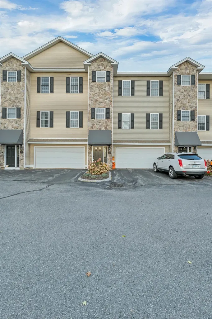 17 River Front Drive Manchester NH 03102