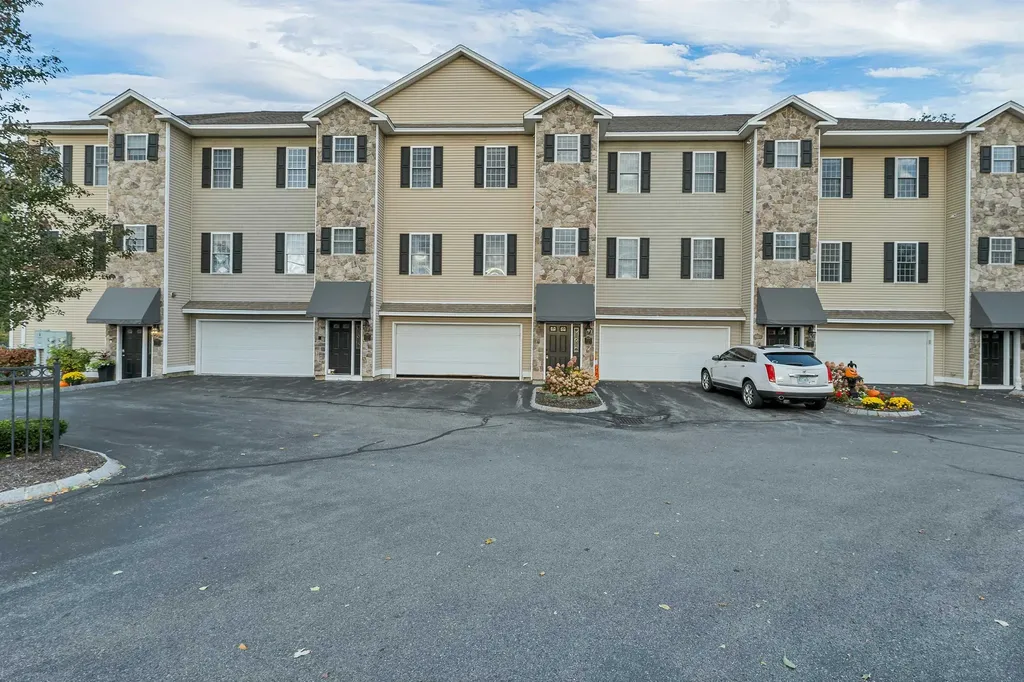 17 River Front Drive Manchester NH 03102