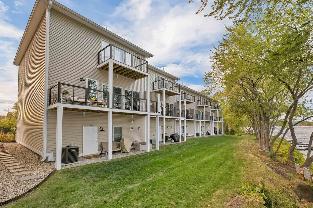 17 River Front Drive Manchester NH 03102