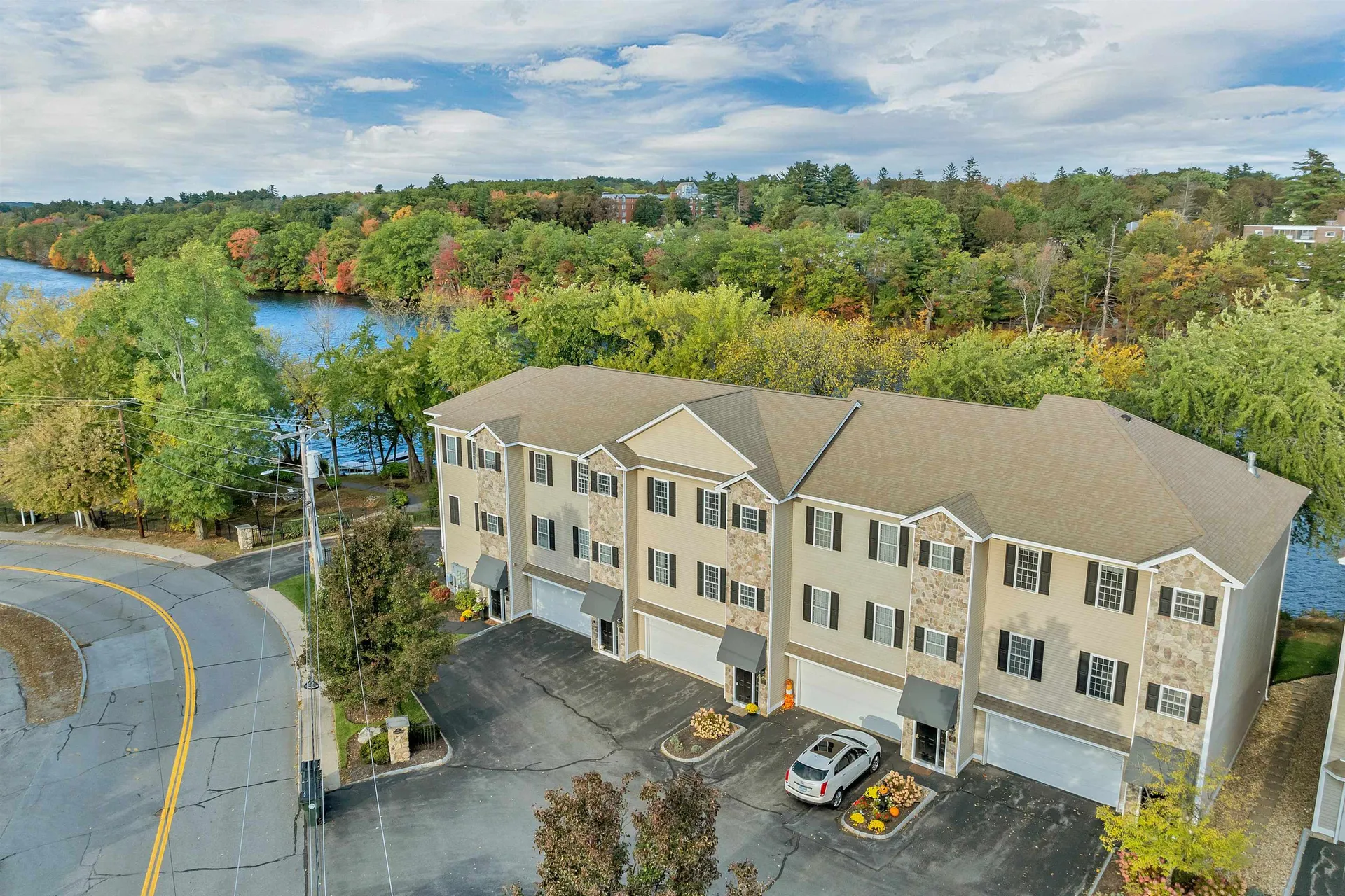 17 River Front Drive Manchester NH 03102