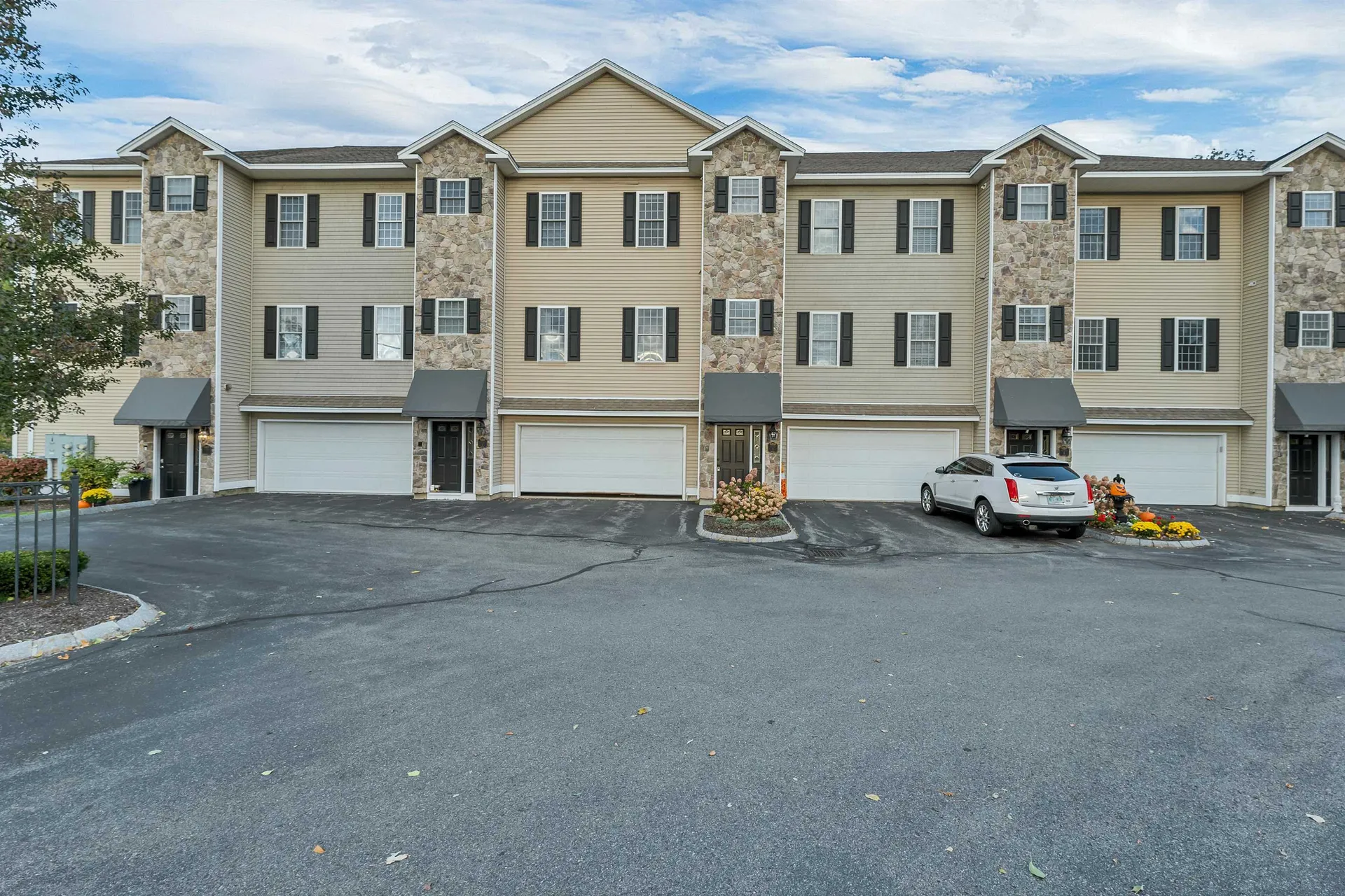 17 River Front Drive Manchester NH 03102