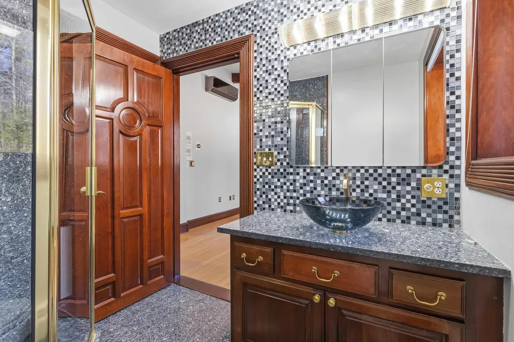 143 High Ridge Road Manchester NH 03104