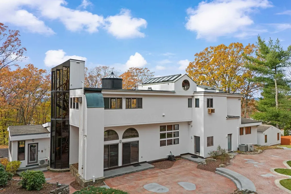 143 High Ridge Road Manchester NH 03104