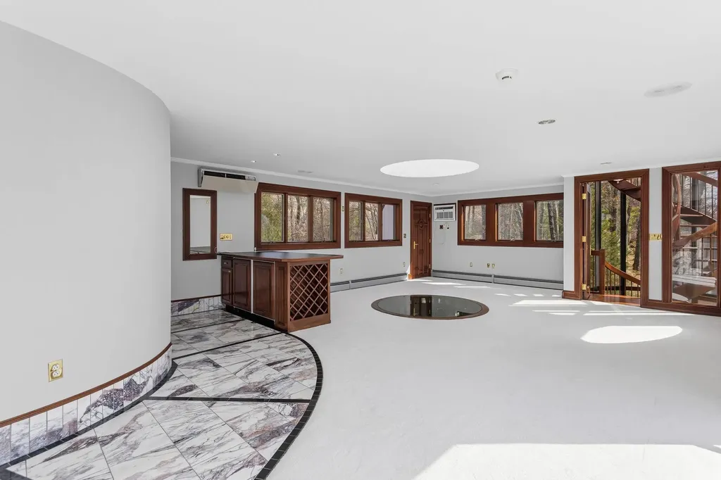 143 High Ridge Road Manchester NH 03104