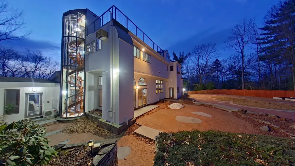 143 High Ridge Road Manchester NH 03104