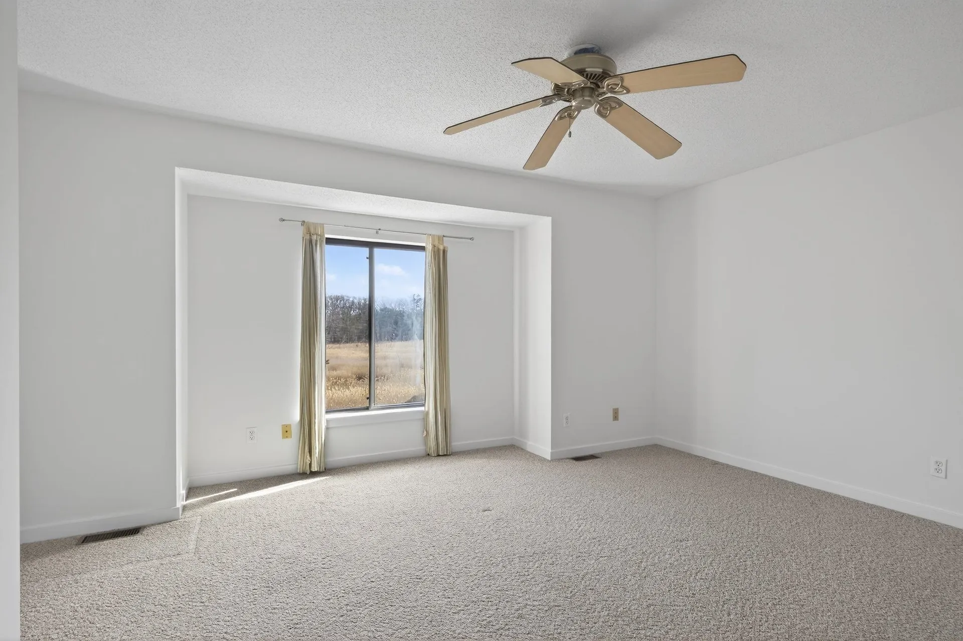 93 Dunvegan Woods Hampton NH 03842