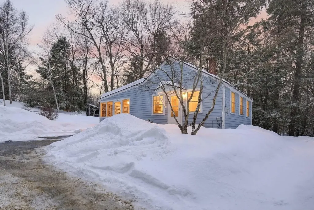 27 Smithville Road New Ipswich NH 03071