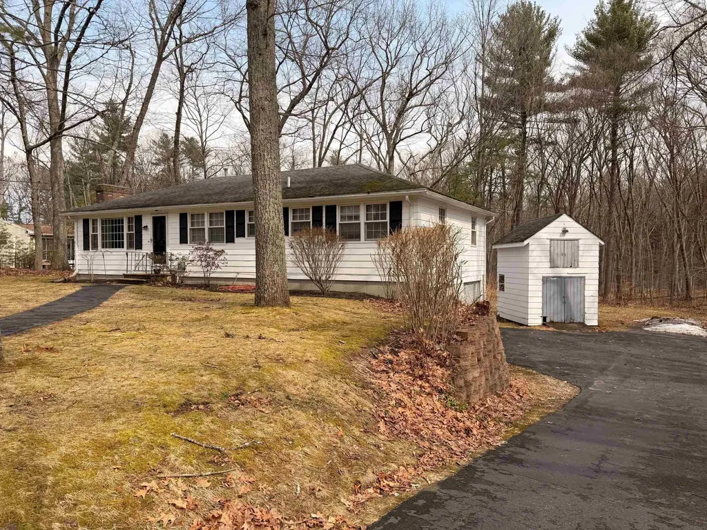 3 Hunter Lane Hudson NH 03051