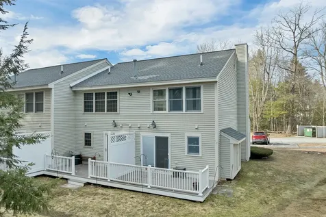 25 Woodland Green Rochester NH 03868