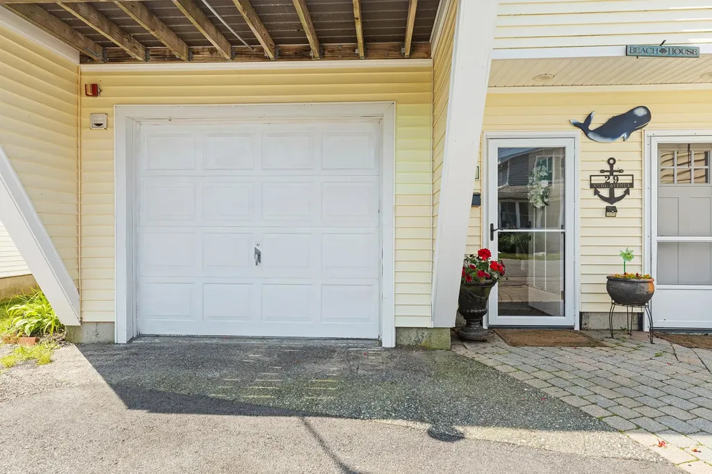 29 Nudd Avenue Hampton NH 03842