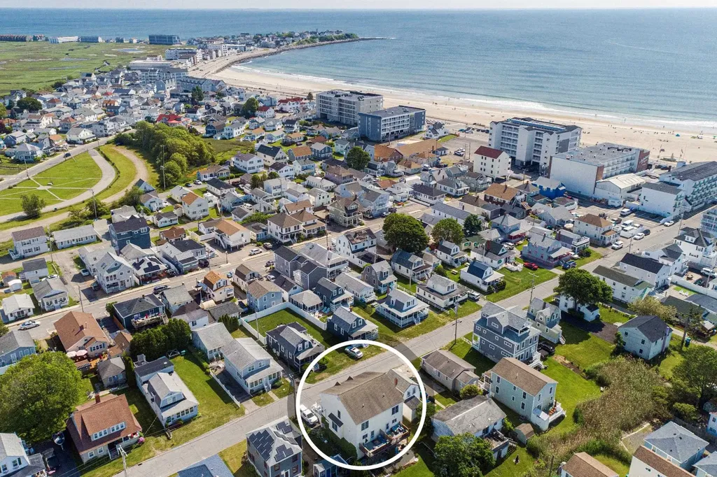 29 Nudd Avenue Hampton NH 03842